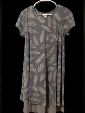 LuLaRoe Feather Print Top in Charcoal and Light Taupe